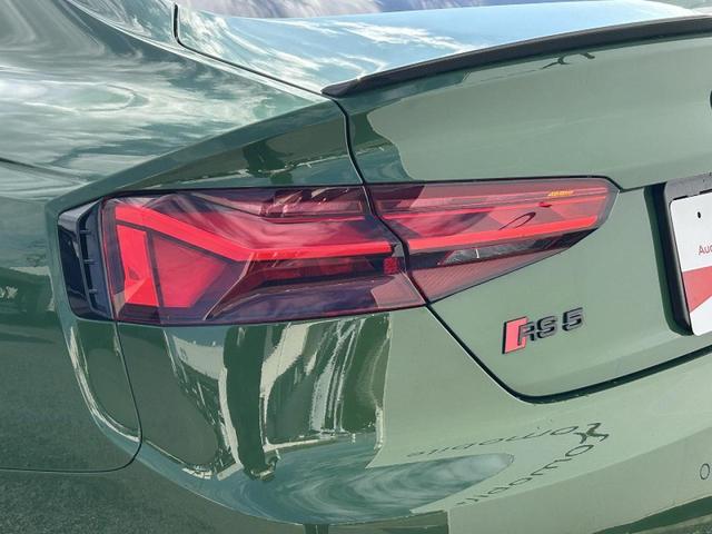 ＲＳ５スポーツバック ベースグレード　カーボンスタイリングＰＫＧ　ＲＳデザインＰＫＧグレー　ＲＳスポーツバックエキゾースト　パノラマサンルーフ　ＯＰ２０インチＡＷ　カーボンディラティブパネル　レッドブレーキキャリパー　全席シートヒーター（23枚目）