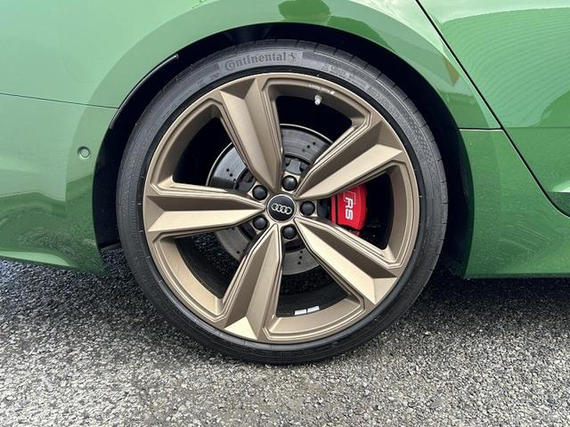 ＲＳ５スポーツバック ベースグレード　カーボンスタイリングＰＫＧ　ＲＳデザインＰＫＧグレー　ＲＳスポーツバックエキゾースト　パノラマサンルーフ　ＯＰ２０インチＡＷ　カーボンディラティブパネル　レッドブレーキキャリパー　全席シートヒーター（26枚目）