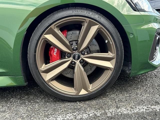 ＲＳ５スポーツバック ベースグレード　カーボンスタイリングＰＫＧ　ＲＳデザインＰＫＧグレー　ＲＳスポーツバックエキゾースト　パノラマサンルーフ　ＯＰ２０インチＡＷ　カーボンディラティブパネル　レッドブレーキキャリパー　全席シートヒーター（27枚目）