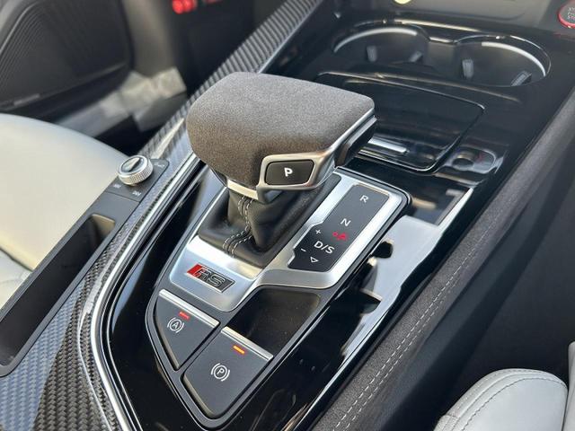 ＲＳ５スポーツバック ベースグレード　カーボンスタイリングＰＫＧ　ＲＳデザインＰＫＧグレー　ＲＳスポーツバックエキゾースト　パノラマサンルーフ　ＯＰ２０インチＡＷ　カーボンディラティブパネル　レッドブレーキキャリパー　全席シートヒーター（30枚目）