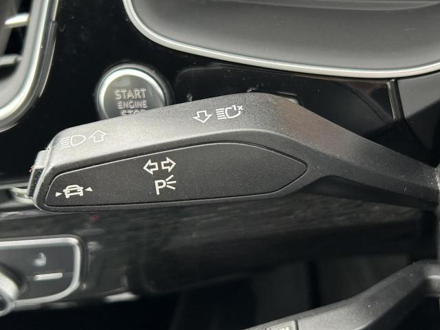 アクティブレーンアシスト『６０ｋｍ／ｈ　以上での走行時にドライバーの不注意によってクルマがレーンをはみ出しそうになると、クルマをレーンに戻す方向にステアリングをアシストします。』