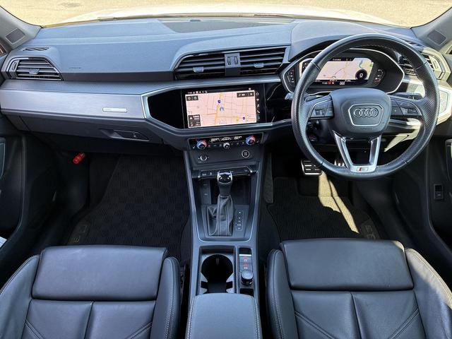 Ｑ３スポーツバック ３５ＴＦＳＩ　Ｓライン　プラスＰＫＧ　ブラックスタイリングＰＫＧ　スマホ連携　パーシャルレザー　コンビニ＆アシスタンスＰＫＧ　プライバシーガラス　アンビエントライト　純正１９インチＡＷ　全周囲カメラ　ＡＣＣ　１オーナー（2枚目）