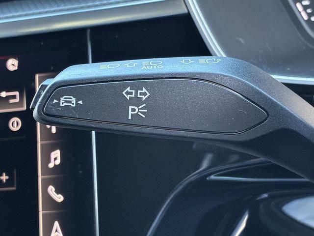 Ｑ３スポーツバック ３５ＴＦＳＩ　Ｓライン　プラスＰＫＧ　ブラックスタイリングＰＫＧ　スマホ連携　パーシャルレザー　コンビニ＆アシスタンスＰＫＧ　プライバシーガラス　アンビエントライト　純正１９インチＡＷ　全周囲カメラ　ＡＣＣ　１オーナー（8枚目）