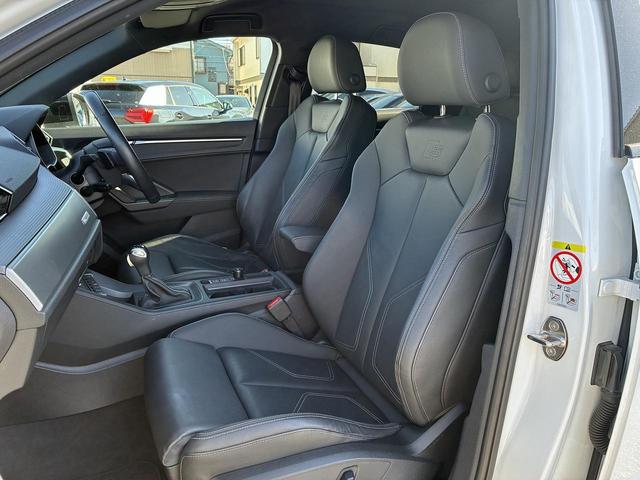 Ｑ３スポーツバック ３５ＴＦＳＩ　Ｓライン　プラスＰＫＧ　ブラックスタイリングＰＫＧ　スマホ連携　パーシャルレザー　コンビニ＆アシスタンスＰＫＧ　プライバシーガラス　アンビエントライト　純正１９インチＡＷ　全周囲カメラ　ＡＣＣ　１オーナー（14枚目）