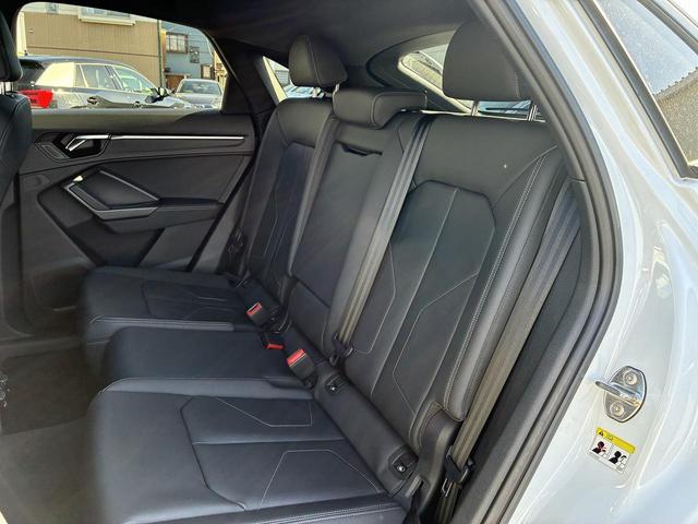 Ｑ３スポーツバック ３５ＴＦＳＩ　Ｓライン　プラスＰＫＧ　ブラックスタイリングＰＫＧ　スマホ連携　パーシャルレザー　コンビニ＆アシスタンスＰＫＧ　プライバシーガラス　アンビエントライト　純正１９インチＡＷ　全周囲カメラ　ＡＣＣ　１オーナー（15枚目）