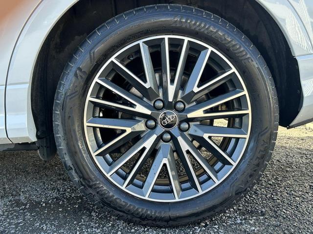 Ｑ３スポーツバック ３５ＴＦＳＩ　Ｓライン　プラスＰＫＧ　ブラックスタイリングＰＫＧ　スマホ連携　パーシャルレザー　コンビニ＆アシスタンスＰＫＧ　プライバシーガラス　アンビエントライト　純正１９インチＡＷ　全周囲カメラ　ＡＣＣ　１オーナー（23枚目）