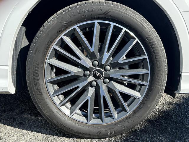 Ｑ３スポーツバック ３５ＴＦＳＩ　Ｓライン　プラスＰＫＧ　ブラックスタイリングＰＫＧ　スマホ連携　パーシャルレザー　コンビニ＆アシスタンスＰＫＧ　プライバシーガラス　アンビエントライト　純正１９インチＡＷ　全周囲カメラ　ＡＣＣ　１オーナー（24枚目）