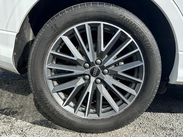 Ｑ３スポーツバック ３５ＴＦＳＩ　Ｓライン　プラスＰＫＧ　ブラックスタイリングＰＫＧ　スマホ連携　パーシャルレザー　コンビニ＆アシスタンスＰＫＧ　プライバシーガラス　アンビエントライト　純正１９インチＡＷ　全周囲カメラ　ＡＣＣ　１オーナー（25枚目）