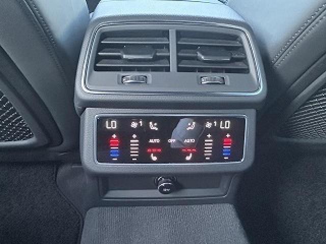 Ａ７スポーツバック ４５ＴＦＳＩクワトロ　Ｓラインパッケージ　テクノロジーＰＫＧ　純正２０インチＡＷ　スポーツＰＫＧ　ワンオーナー　パークアシスト　ＡＣＣ　レーンアシスト　全周囲カメラ　マトリクスＬＥＤ　アンビエントライト　スマホ連携　黒革　バーチャルＣＰ（11枚目）