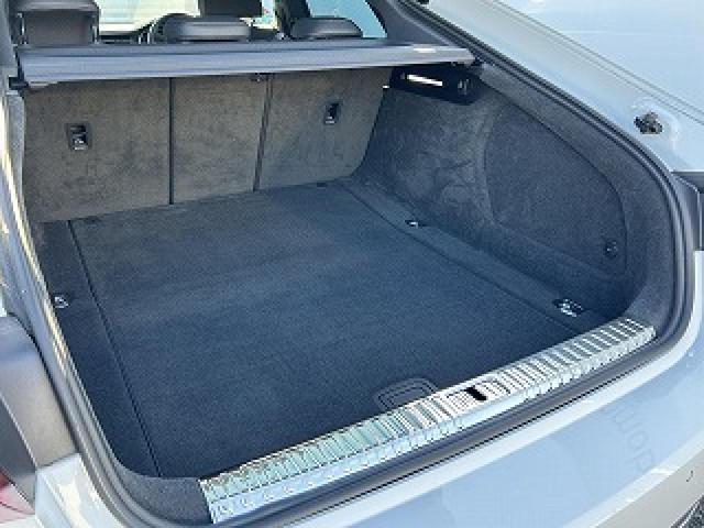 Ａ７スポーツバック ４５ＴＦＳＩクワトロ　Ｓラインパッケージ　テクノロジーＰＫＧ　純正２０インチＡＷ　スポーツＰＫＧ　ワンオーナー　パークアシスト　ＡＣＣ　レーンアシスト　全周囲カメラ　マトリクスＬＥＤ　アンビエントライト　スマホ連携　黒革　バーチャルＣＰ（16枚目）