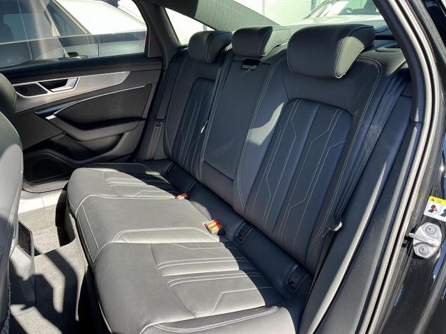 ●後席シート『当店は、全国トップクラスの在庫台数を展示しております。離れたヤードにも車両を保管しておりますので、ご予約の上でのご来場をおすすめしております！』