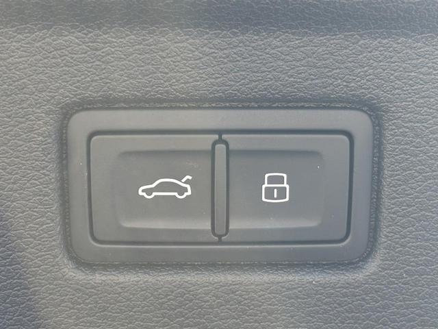 Ａ５スポーツバック ４０ＴＤＩクワトロ　Ｓライン　オプション１９インチＡＷ　コンフォートＰＫＧ　ＡＣＣ　レーンアシスト　サイドアシスト　パークアシスト　全周囲カメラ　ステアリングヒーター　マトリクスＬＥＤ　シートヒーター　スマホ連携（31枚目）