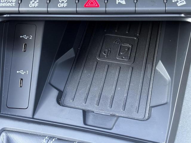 Q3スポーツバック 35TFSI Sライン ブラックスタイリングPKG コンビニエンス&アシスタンスPKG プラスPKG パーシャルレザー スマホ連携 ワイヤレスチャージング ドライブセレクト マルチカラーアンビエントライト 1オーナー(11枚目)