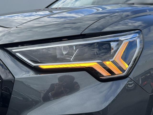 Q3スポーツバック 35TFSI Sライン ブラックスタイリングPKG コンビニエンス&アシスタンスPKG プラスPKG パーシャルレザー スマホ連携 ワイヤレスチャージング ドライブセレクト マルチカラーアンビエントライト 1オーナー(12枚目)