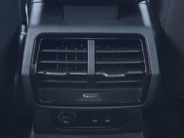 Q3スポーツバック 35TFSI Sライン ブラックスタイリングPKG コンビニエンス&アシスタンスPKG プラスPKG パーシャルレザー スマホ連携 ワイヤレスチャージング ドライブセレクト マルチカラーアンビエントライト 1オーナー(31枚目)