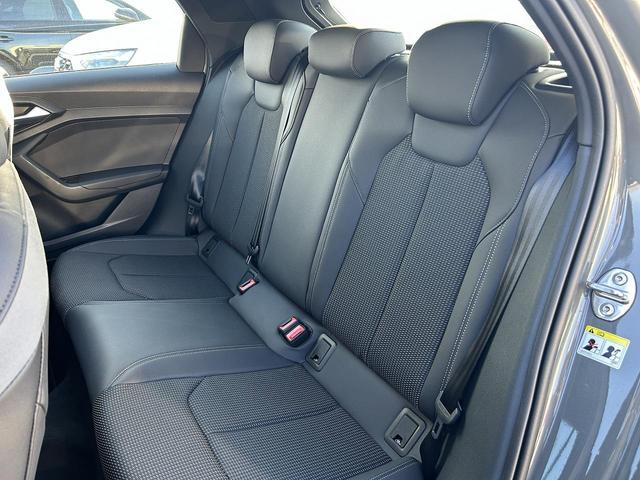 A1スポーツバック 25TFSI Sライン コンビニ&アシスタンスPKG スマホ連携 コントラストルーフ インテリアプラスPKG ワイヤレスチャージ ACC サイドアシスト ハーフレザー パドルシフト シートヒーター 17インチAW 1オーナー(14枚目)