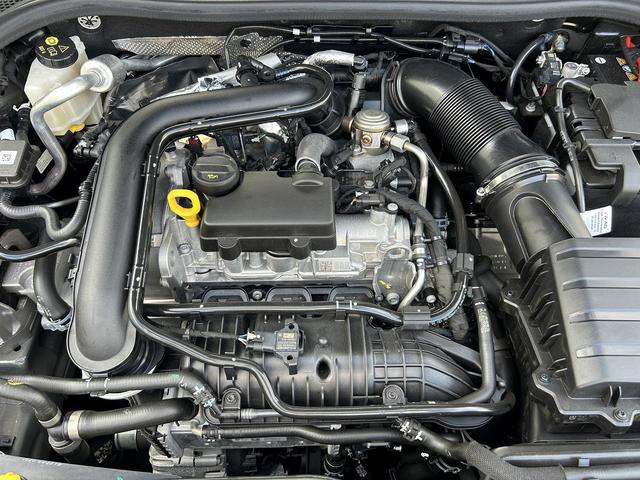 A1スポーツバック 25TFSI Sライン コンビニ&アシスタンスPKG スマホ連携 コントラストルーフ インテリアプラスPKG ワイヤレスチャージ ACC サイドアシスト ハーフレザー パドルシフト シートヒーター 17インチAW 1オーナー(16枚目)