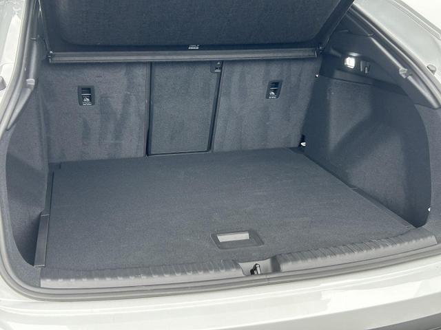 Q4スポーツバック e-トロン 40e-トロン Sライン サンルーフ SONOSサウンドシステム SラインインテリアプラスPKG TVチューナー マトリクスLED ACC レーンアシスト サイドアシスト 全周囲カメラ ワイヤレスチャージ 20インチAW(17枚目)