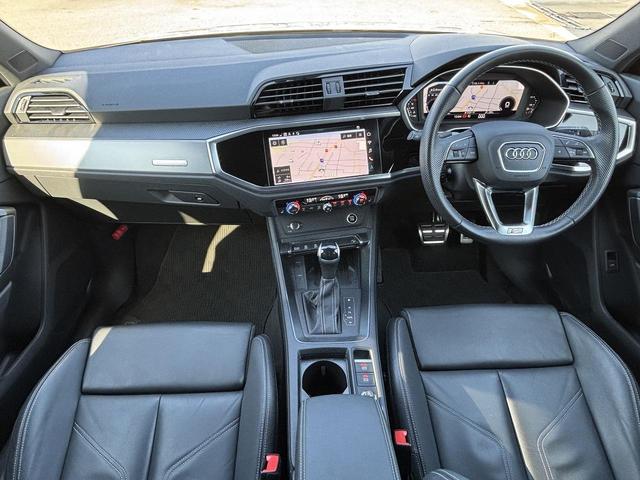 Q3スポーツバック ダイナミックエディション RSダンピングコントロールサス ブラックスタイリングPKG 専用20インチAW スマホ連携 ワイヤレスチャージ パーシャルレザー アンビエントライト サイドアシスト コントラストペイント 1オーナー(2枚目)