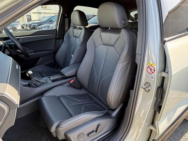 Q3スポーツバック ダイナミックエディション RSダンピングコントロールサス ブラックスタイリングPKG 専用20インチAW スマホ連携 ワイヤレスチャージ パーシャルレザー アンビエントライト サイドアシスト コントラストペイント 1オーナー(14枚目)