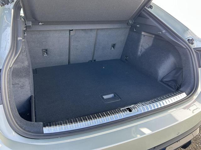 Q3スポーツバック ダイナミックエディション RSダンピングコントロールサス ブラックスタイリングPKG 専用20インチAW スマホ連携 ワイヤレスチャージ パーシャルレザー アンビエントライト サイドアシスト コントラストペイント 1オーナー(16枚目)