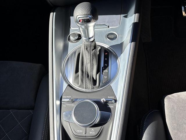 ＴＴクーペ ４５ＴＦＳＩクワトロ　Ｓラインパッケージ　コンフォートＰＫＧ　マトリクスＬＥＤ　シートヒーター　　サイドアシスト　スマホ連携　バーチャルコックピット　バックカメラ　ドライブセレクト　パドルシフト　１８インチＡＷ　１オーナー（9枚目）