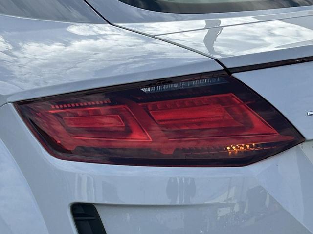 ＴＴクーペ ４５ＴＦＳＩクワトロ　Ｓラインパッケージ　コンフォートＰＫＧ　マトリクスＬＥＤ　シートヒーター　　サイドアシスト　スマホ連携　バーチャルコックピット　バックカメラ　ドライブセレクト　パドルシフト　１８インチＡＷ　１オーナー（22枚目）