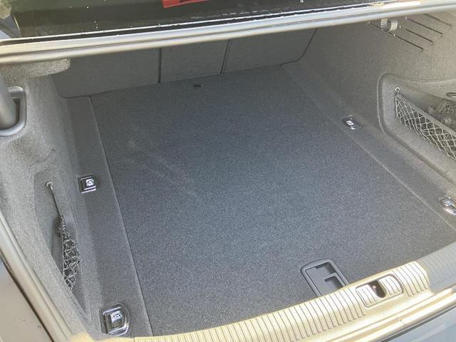 Ａ４ ３５ＴＦＳＩ　Ｓライン　コンフォートＰＫＧ　ＴＶチューナー　ＳラインプラスＰＫＧ　ＡＣＣ　レーンアシスト　サイドアシスト　シートヒーター　パークアシスト　スマホ連携　ワイヤレスチャージ　マトリクスＬＥＤ　１オーナー（16枚目）