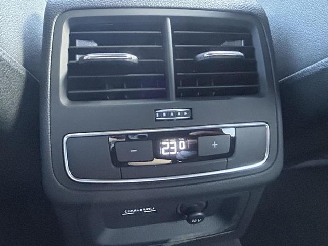 Ａ４ ３５ＴＦＳＩ　Ｓライン　コンフォートＰＫＧ　ＴＶチューナー　ＳラインプラスＰＫＧ　ＡＣＣ　レーンアシスト　サイドアシスト　シートヒーター　パークアシスト　スマホ連携　ワイヤレスチャージ　マトリクスＬＥＤ　１オーナー（29枚目）