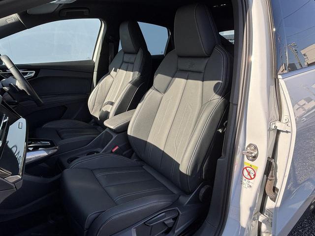 Q4スポーツバック e-トロン 40e-トロン Sライン SラインインテリアプラスPKG マトリクスLEDヘッドライト マルチカラーアンビエントライト パーシャルレザー アンビエントライト ACC レーンアシスト サイドアシスト 全周囲カメラ 純正20インチ(14枚目)