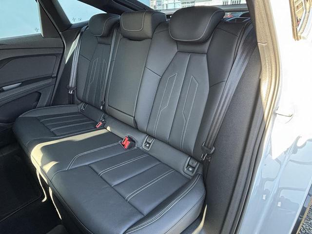 Q4スポーツバック e-トロン 40e-トロン Sライン SラインインテリアプラスPKG マトリクスLEDヘッドライト マルチカラーアンビエントライト パーシャルレザー アンビエントライト ACC レーンアシスト サイドアシスト 全周囲カメラ 純正20インチ(15枚目)