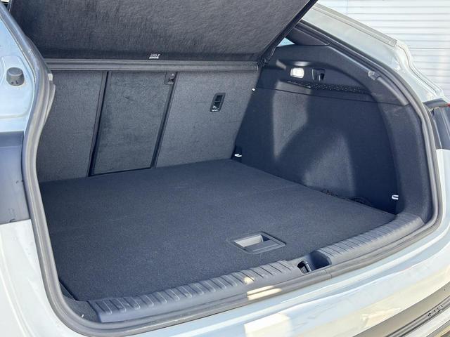 Q4スポーツバック e-トロン 40e-トロン Sライン SラインインテリアプラスPKG マトリクスLEDヘッドライト マルチカラーアンビエントライト パーシャルレザー アンビエントライト ACC レーンアシスト サイドアシスト 全周囲カメラ 純正20インチ(16枚目)