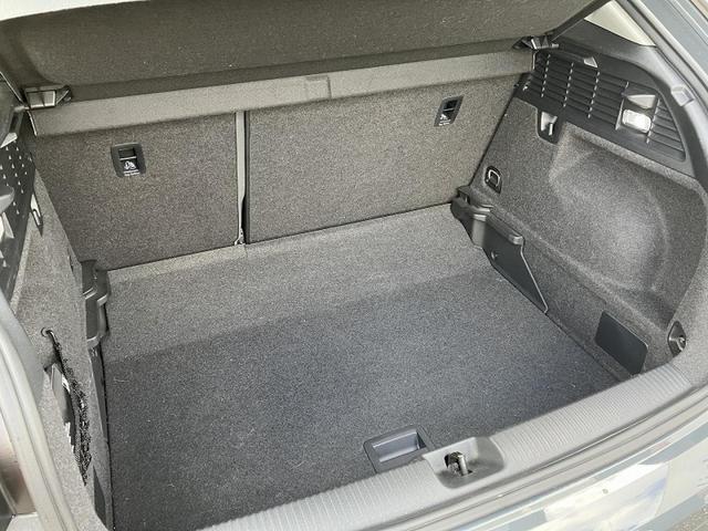 Q2 30TFSIスポーツ オプション17インチAW アシスタンスPKG ナビゲーションPKG レーンアシスト サイドアシスト ACC スマホ連携 バーチャルコックピット バックカメラ シートヒーター 電動リアゲート 1オーナー(16枚目)