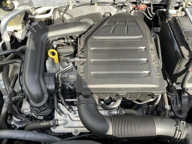 Q2 30TFSIスポーツ オプション17インチAW アシスタンスPKG ナビゲーションPKG レーンアシスト サイドアシスト ACC スマホ連携 バーチャルコックピット バックカメラ シートヒーター 電動リアゲート 1オーナー(17枚目)