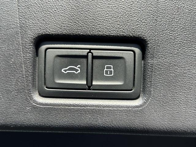 Ｑ４スポーツバック ｅ－トロン ４０ｅ－トロン　Ｓライン　ＳＯＮＯＳ　ＡＲヘッドアップディスプレイ　電動シート　ＭＭＩナビゲーションプロ　２０インチＡＷ　マトリクスＬＥＤヘッドライト　ＡＣＣ　レーンアシスト　サイドアシスト　１オーナー（33枚目）