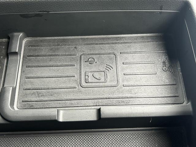 A4アバント ブラックスタイルプラス 250台限定車 専用19インチAW 全席シートヒーター ブラックスタイリングPKG コンフォートPKG SラインプラスPKG 全周囲カメラ パークアシスト ワイヤレスチャージ 1オーナー(7枚目)