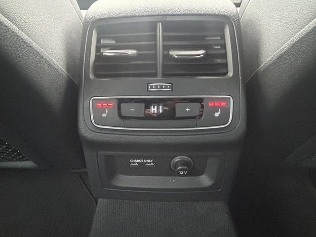 A4アバント ブラックスタイルプラス 250台限定車 専用19インチAW 全席シートヒーター ブラックスタイリングPKG コンフォートPKG SラインプラスPKG 全周囲カメラ パークアシスト ワイヤレスチャージ 1オーナー(12枚目)