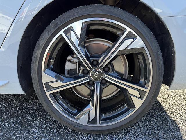 A4アバント ブラックスタイルプラス 250台限定車 専用19インチAW 全席シートヒーター ブラックスタイリングPKG コンフォートPKG SラインプラスPKG 全周囲カメラ パークアシスト ワイヤレスチャージ 1オーナー(25枚目)