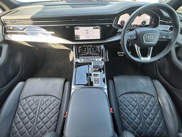 Q7 50TDIクワトロ Sライン レザーシートPKG ブラックスタイリングPKG OP21インチAW デジタルOLEDリアライト オールホイールステアリング シートマッサージ機能 レーザーライトPKG 1オーナー(2枚目)