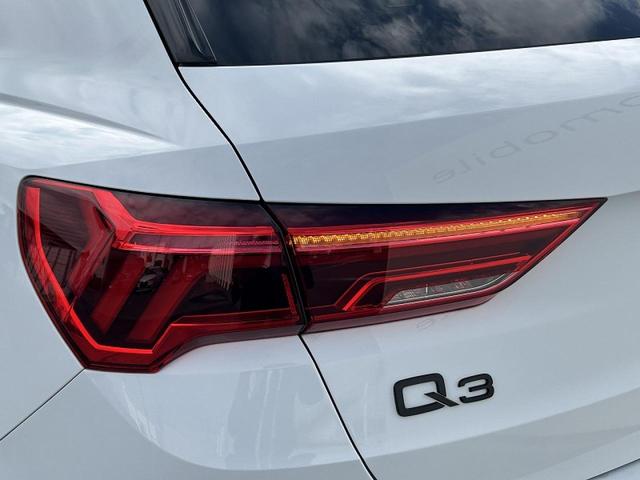 Ｑ３ ３５ＴＦＳＩ　Ｓライン　コンビニエンス＆アシスタンスＰＫＧ　プラスＰＫＧ　ブラックスタイリングＰＫＧ　ＯＰ１９インチＡＷ　スマホ連携　ＡＣＣ　レーンアシスト　サイドアシスト　パーシャルレザー　シートヒーター　１オーナー（22枚目）