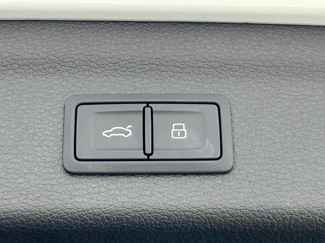 Ｑ３ ３５ＴＦＳＩ　Ｓライン　コンビニエンス＆アシスタンスＰＫＧ　プラスＰＫＧ　ブラックスタイリングＰＫＧ　ＯＰ１９インチＡＷ　スマホ連携　ＡＣＣ　レーンアシスト　サイドアシスト　パーシャルレザー　シートヒーター　１オーナー（26枚目）