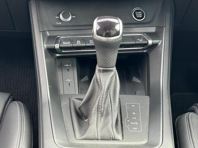Ｑ３ ３５ＴＦＳＩ　Ｓライン　コンビニエンス＆アシスタンスＰＫＧ　プラスＰＫＧ　ブラックスタイリングＰＫＧ　ＯＰ１９インチＡＷ　スマホ連携　ＡＣＣ　レーンアシスト　サイドアシスト　パーシャルレザー　シートヒーター　１オーナー（30枚目）