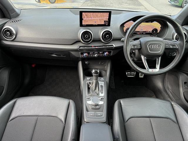 Ｑ２ １ｓｔエディション　１２５台限定車　ブラックスタイリングＰＫＧ　専用１９インチＡＷ　ＳｌｉｎｅプラスＰＫＧ　マトリクスＬＥＤ　テクノロジーＰＫＧ　コントラストペイント　ＡＣＣ　レーンキープ　ドライブセレクト　１オーナー（2枚目）