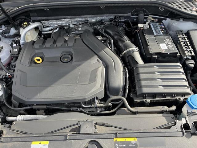 Ｑ２ １ｓｔエディション　１２５台限定車　ブラックスタイリングＰＫＧ　専用１９インチＡＷ　ＳｌｉｎｅプラスＰＫＧ　マトリクスＬＥＤ　テクノロジーＰＫＧ　コントラストペイント　ＡＣＣ　レーンキープ　ドライブセレクト　１オーナー（16枚目）