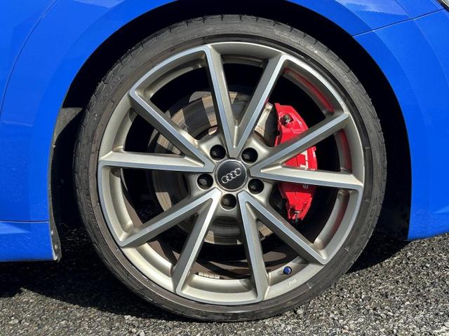 ＴＴＳクーペ アーバンスポーツリミテッド　１１０台限定車　アシスタンスＰＫＧ　Ｂａｎｇ＆Ｏｌｕｆｓｅｎ　レッドブレーキキャリパー　ファインナッパレザー　プライバシーガラス　クルーズコントロール　バックカメラ　限定カラー（12枚目）