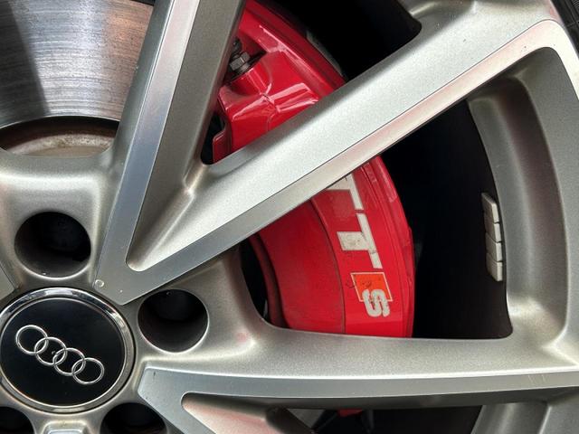 ＴＴＳクーペ アーバンスポーツリミテッド　１１０台限定車　アシスタンスＰＫＧ　Ｂａｎｇ＆Ｏｌｕｆｓｅｎ　レッドブレーキキャリパー　ファインナッパレザー　プライバシーガラス　クルーズコントロール　バックカメラ　限定カラー（26枚目）