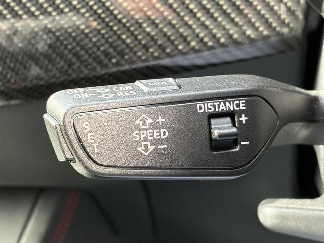 ＲＳ４アバント ベースグレード　カーボンスタイリングＰＫＧ　Ｂ＆Ｏ　ＲＳスポーツエキゾースト　ＯＰ２０インチＡＷ　マッサージシート　デコラティブパネルカーボン　レッドキャリパー　スマホ連携　ＡＣＣ　レーンアシスト　　サイドアシスト（10枚目）