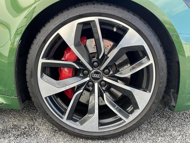 ＲＳ４アバント ベースグレード　カーボンスタイリングＰＫＧ　Ｂ＆Ｏ　ＲＳスポーツエキゾースト　ＯＰ２０インチＡＷ　マッサージシート　デコラティブパネルカーボン　レッドキャリパー　スマホ連携　ＡＣＣ　レーンアシスト　　サイドアシスト（13枚目）