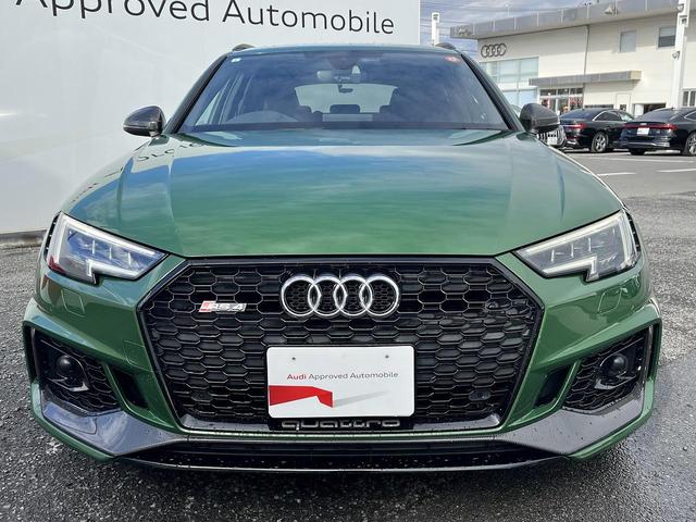 ＲＳ４アバント ベースグレード　カーボンスタイリングＰＫＧ　Ｂ＆Ｏ　ＲＳスポーツエキゾースト　ＯＰ２０インチＡＷ　マッサージシート　デコラティブパネルカーボン　レッドキャリパー　スマホ連携　ＡＣＣ　レーンアシスト　　サイドアシスト（18枚目）