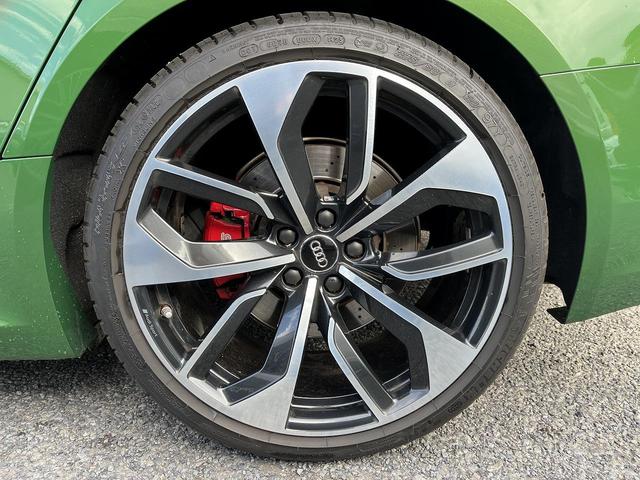 ＲＳ４アバント ベースグレード　カーボンスタイリングＰＫＧ　Ｂ＆Ｏ　ＲＳスポーツエキゾースト　ＯＰ２０インチＡＷ　マッサージシート　デコラティブパネルカーボン　レッドキャリパー　スマホ連携　ＡＣＣ　レーンアシスト　　サイドアシスト（23枚目）